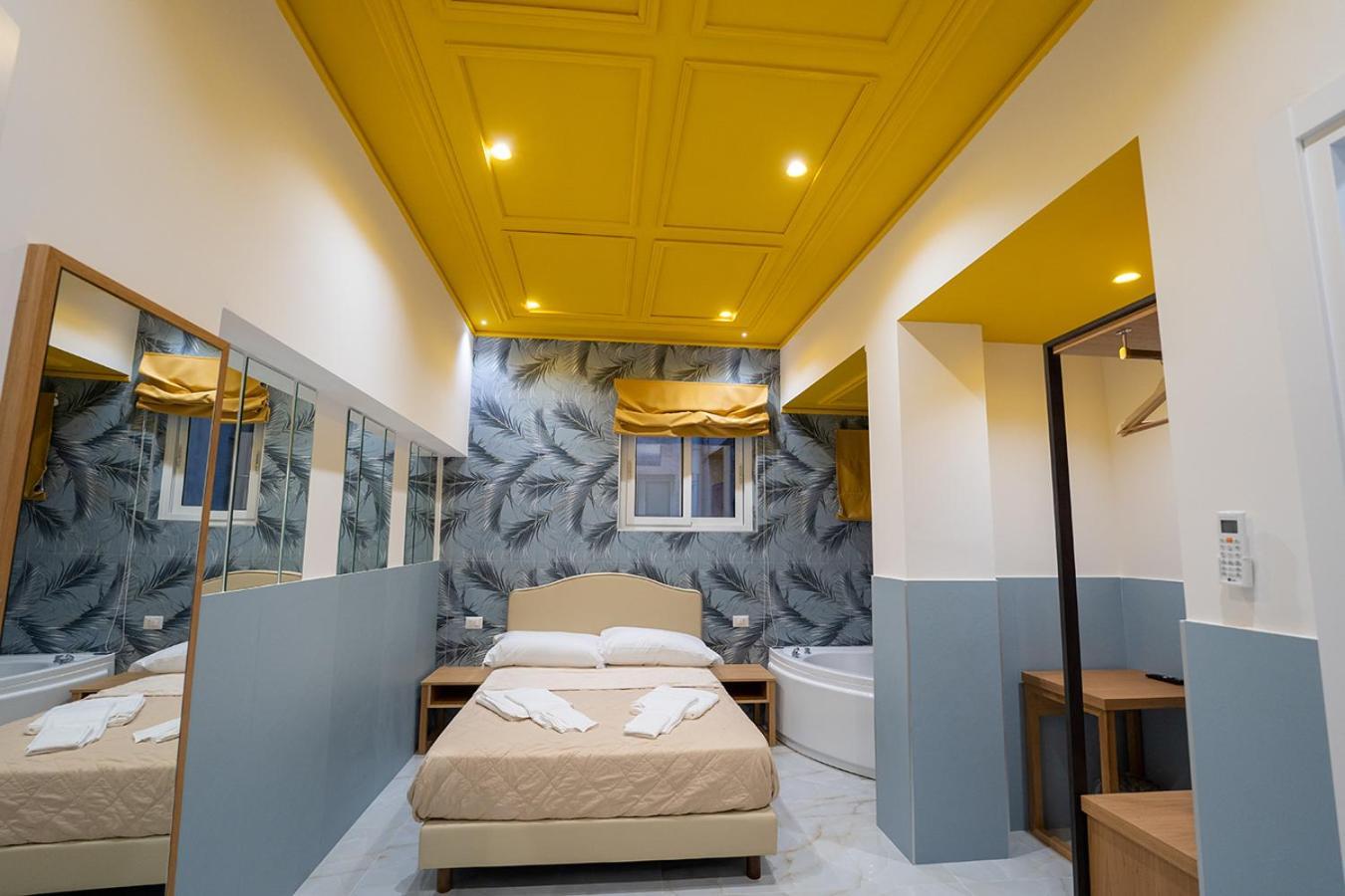 Greros H. Rooms Napoli Centro By Clapa Group Dislocated Hospitality Esterno foto